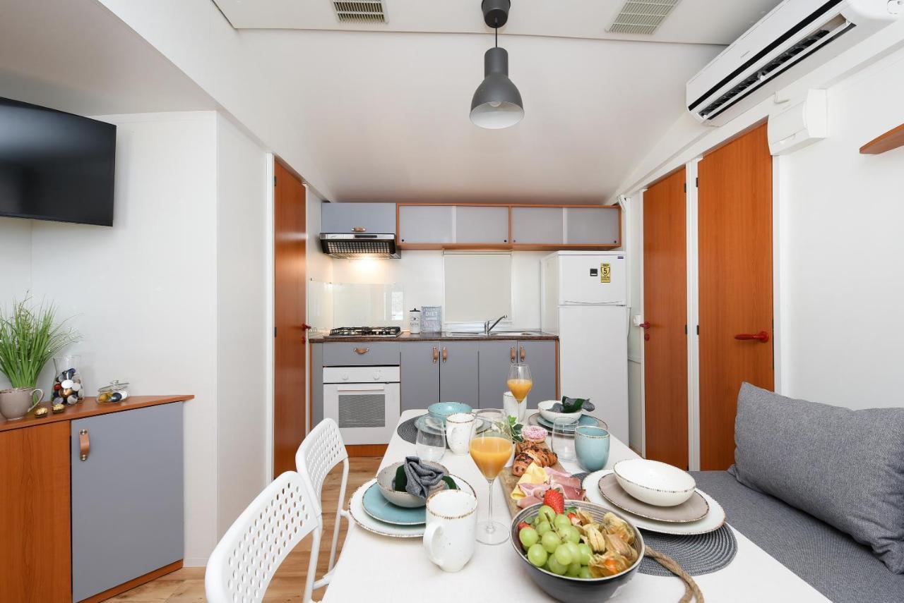 Mia Mobile Home With Jacuzzi Zdrelac Exterior photo