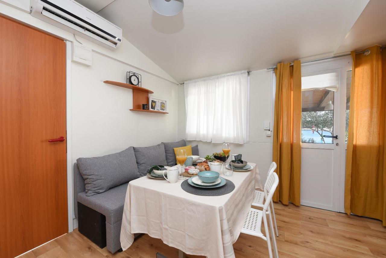 Mia Mobile Home With Jacuzzi Zdrelac Exterior photo
